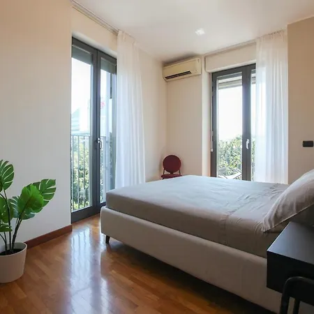 Apartment Luminoso Con Ampio Terrazzo A 10 Minuti Dalla Metro Milan